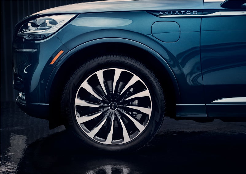 The 2023 Lincoln Aviator® Black Label Grand Touring model with unique 12-spoke wheel | Thomasville Lincoln in Thomasville GA