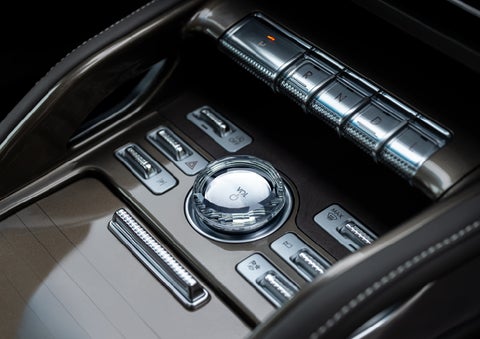 A crystal-inspired volume knob is shown in the center floor console of a 2024 Lincoln Nautilus® SUV. | Thomasville Lincoln in Thomasville GA