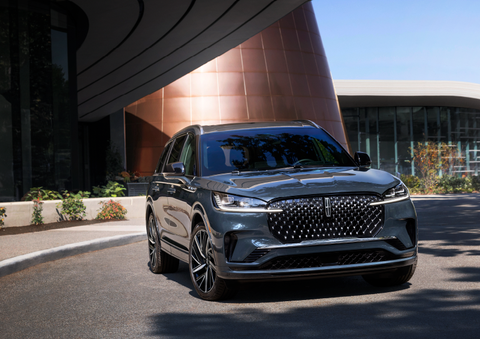 A gray 2025 Lincoln Aviator® SUV is parked outside a modern building with the sun shining. | Thomasville Lincoln in Thomasville GA