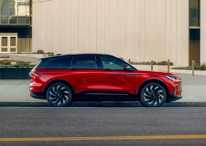 2025 Lincoln Nautilus® SUV with the available Jet Appearance Package and Hybrid transmission. | Thomasville Lincoln in Thomasville GA