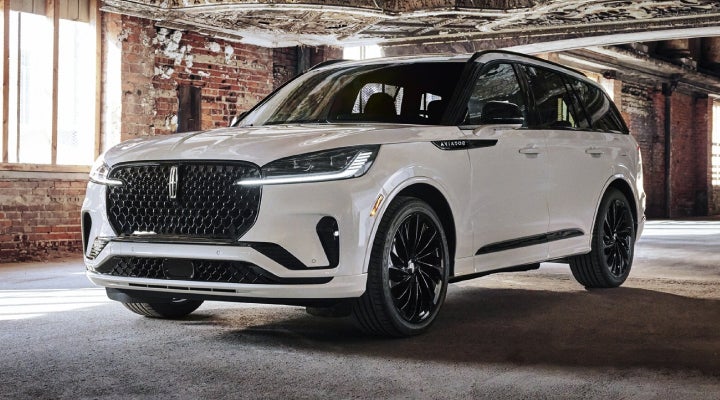 A 2026 Lincoln Aviator® SUV is shown with the available Jet Appearance Package. | Thomasville Lincoln in Thomasville GA